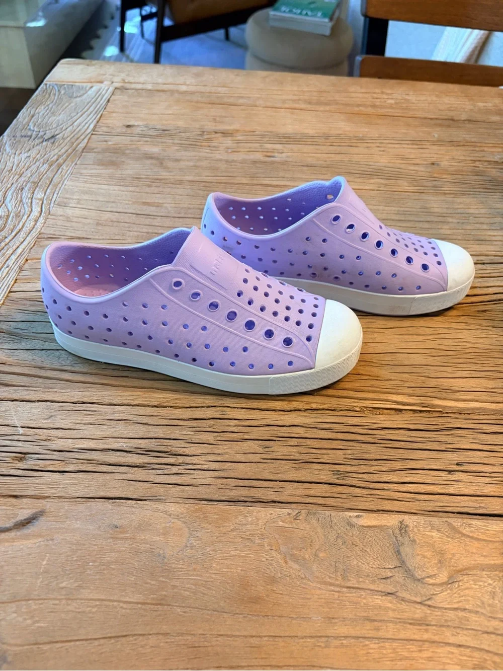 Native Kids Slip-On Shoes in Light Purple Sz 2
